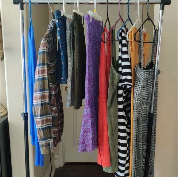 USED/NEW BUNDLE Of Women's Clothes - Picture 6 of 7
